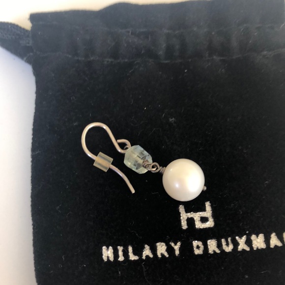 Beautiful pearl drop earrings to go with anything & everything - Picture 4 of 7